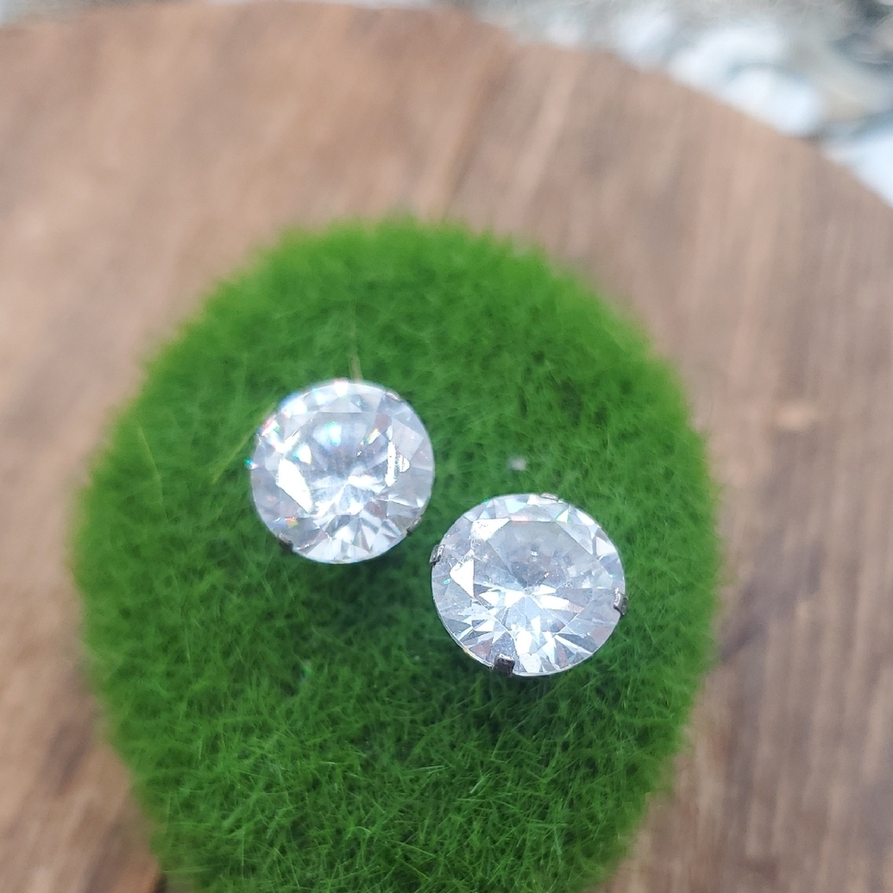 Classic Clear Cubic Zirconia Stud Earrings - White E603 Sterling Silver 3.18 Grm
